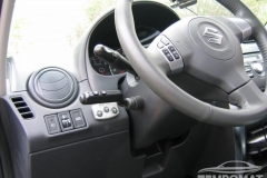 Suzuki SX4 - Tempomat beszerelés CM19-es kezelővel és CM8-as sebességmemória modullal_03