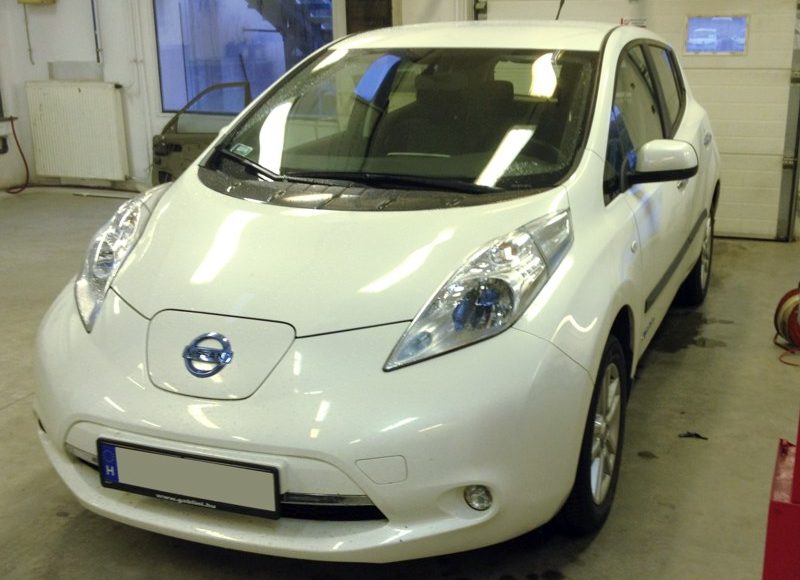 Nissan Leaf-be tempomat beszerelés utólag? Elektromos autóba nem lehet! Vagy mégis?